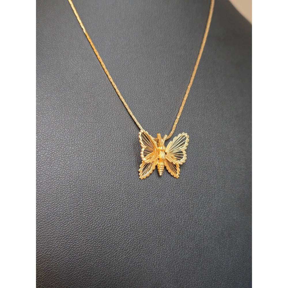 Monet Gold Tone Delicate Wire Filigree Butterfly Pendant Necklace Vintage - Picture 2 of 7